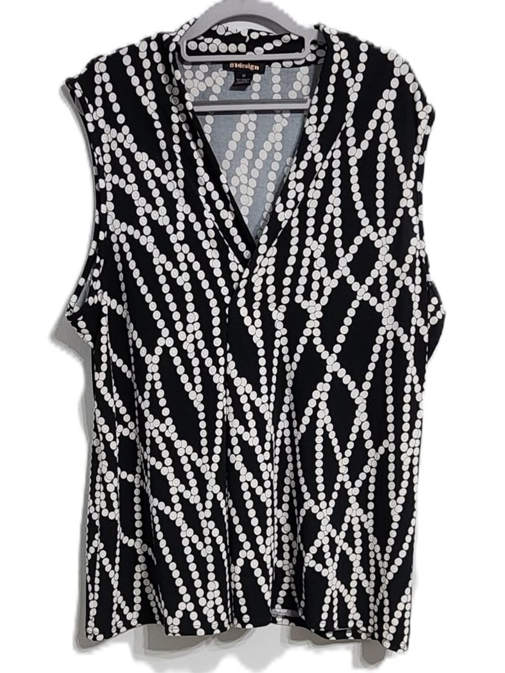By Design Women’s 3X Black White Geometric Design Sleeveless V-Neck Blouse